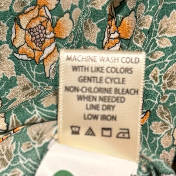 Max Studio Flowered Blouse with Ruched Sleeves - Picture 7 of 9